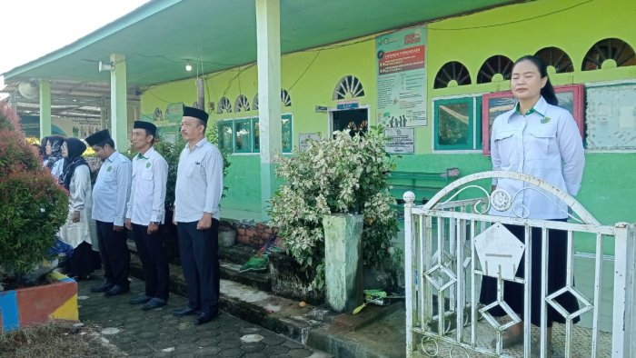 Jelang Purna Bakti Drs.H.Supangt Mengikuti Upacara Bendera