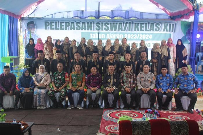 Momentum 2 Mei MAN 2 Tanjabtimur Gelar Pelepasan Siswa Kelas XII