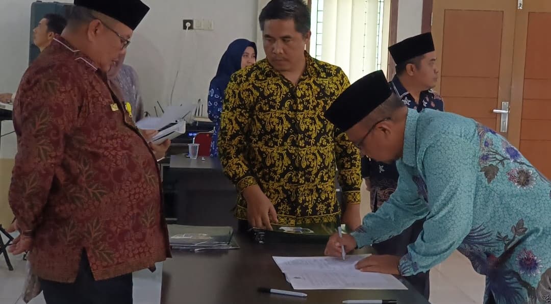 Kepala MAN 2 Tanjung Jabung Timur Teken Perjanjian Kinerja dan Fakta Integritas 2025