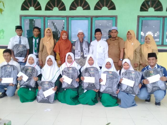 Program Cerdas BAZNAS Kab.Tanjung Jabung timur di terima siswa MAN 2 Tanjung Jabung Timur