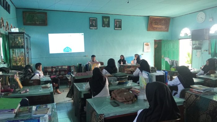Sambut Tahun Ajaran Baru, Waka Kurikulum MAN 2 Tanjung Jabung Timur Pimpin Rapat Pembahasan KOM Sambut Tahun Ajaran Baru, Waka Kurikulum MAN 2 Tanjung Jabung Timur Pimpin Rapat Pembahasan KOM