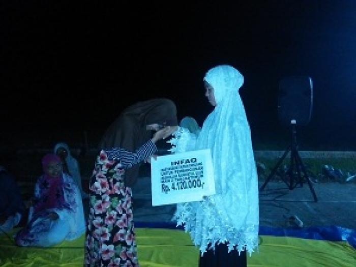 Unit Pengelolah Zakat Profesi MAN 2 Tanjung Jabung Timur menyalurkan Zakat Profesi kepada Siswa yang kurang mampu  dan buka bersama