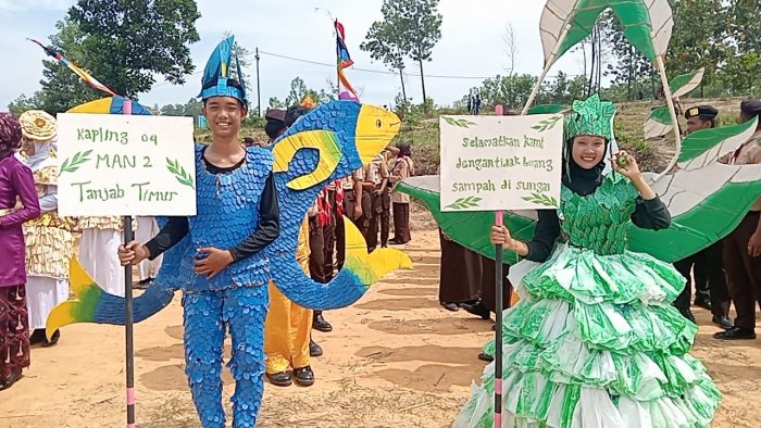LSHRP 17: MAN 2 Tanjung Jabung Timur Angkat Tema Bakau dan Hasil Laut di Lomba Karnaval