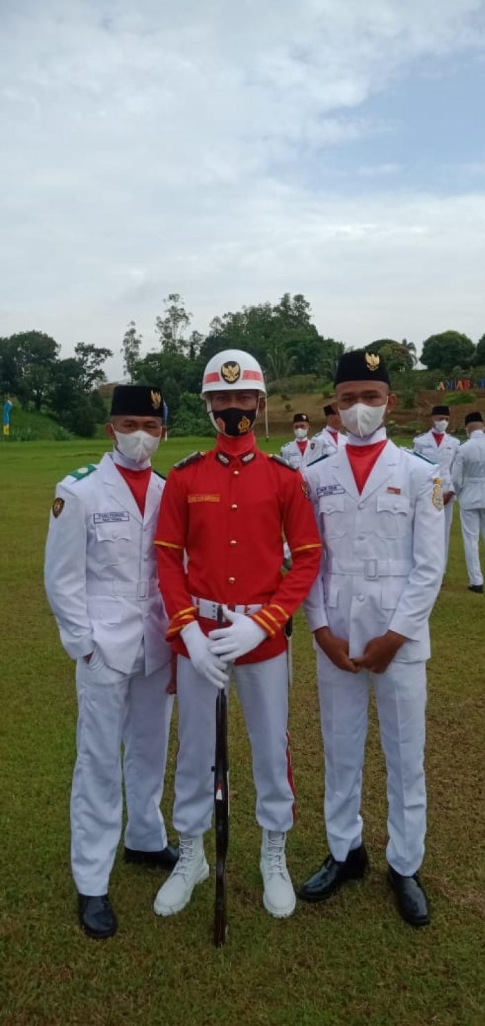 Dua siswa MAN 2 Tanjung jabung timur sebagai PASKIBRA Kab.Tanjung jabung timur 2021