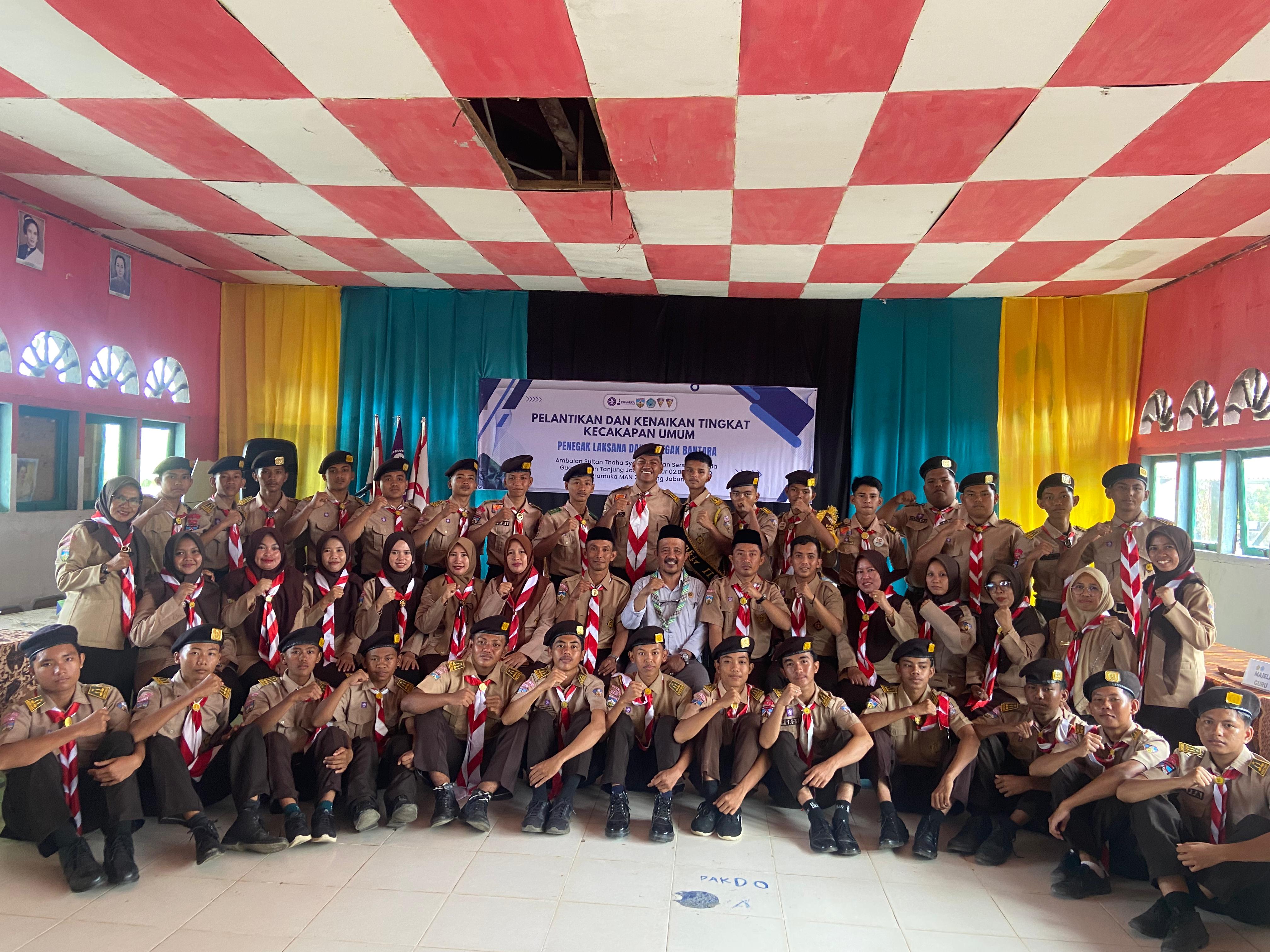 Tangis Haru Warnai Pelantikan Anggota Pramuka MAN 2 Tanjung Jabung Timur