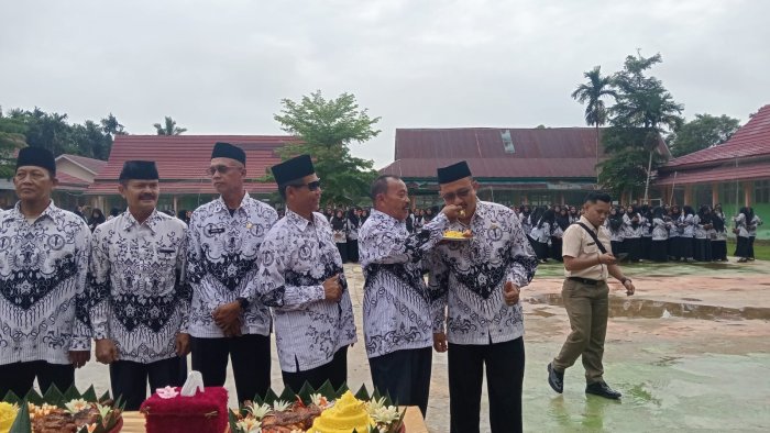 Kepala Madrasah  Ikuti Upcara HUT PGRI di Kecamatan Nipah Panjang