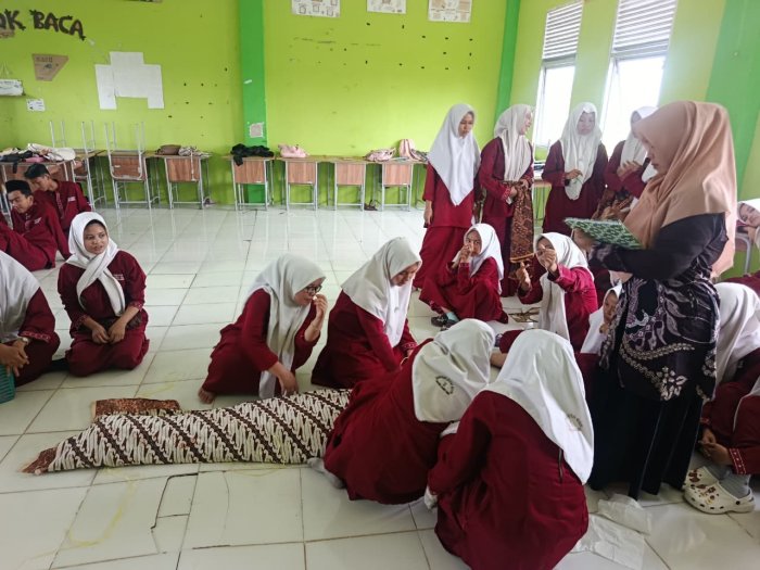 Siap Terjun ke Masyarakat, Siswa MAN 2 Tanjung Jabung Timur Gelar Praktik Fardu Kifayah