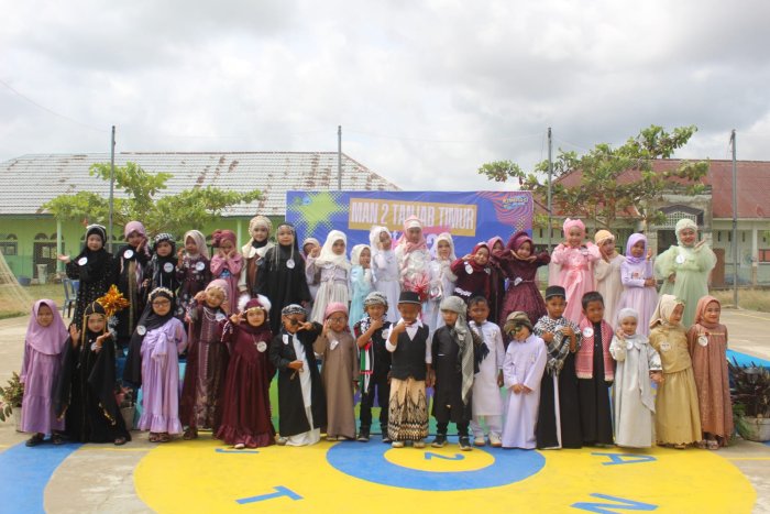 Hari Ketiga FAST 2026: Kemeriahan Lomba Fashion Show Cilik hingga Adu Ketangkasan Otak di MAN 2 Tanjab Timur