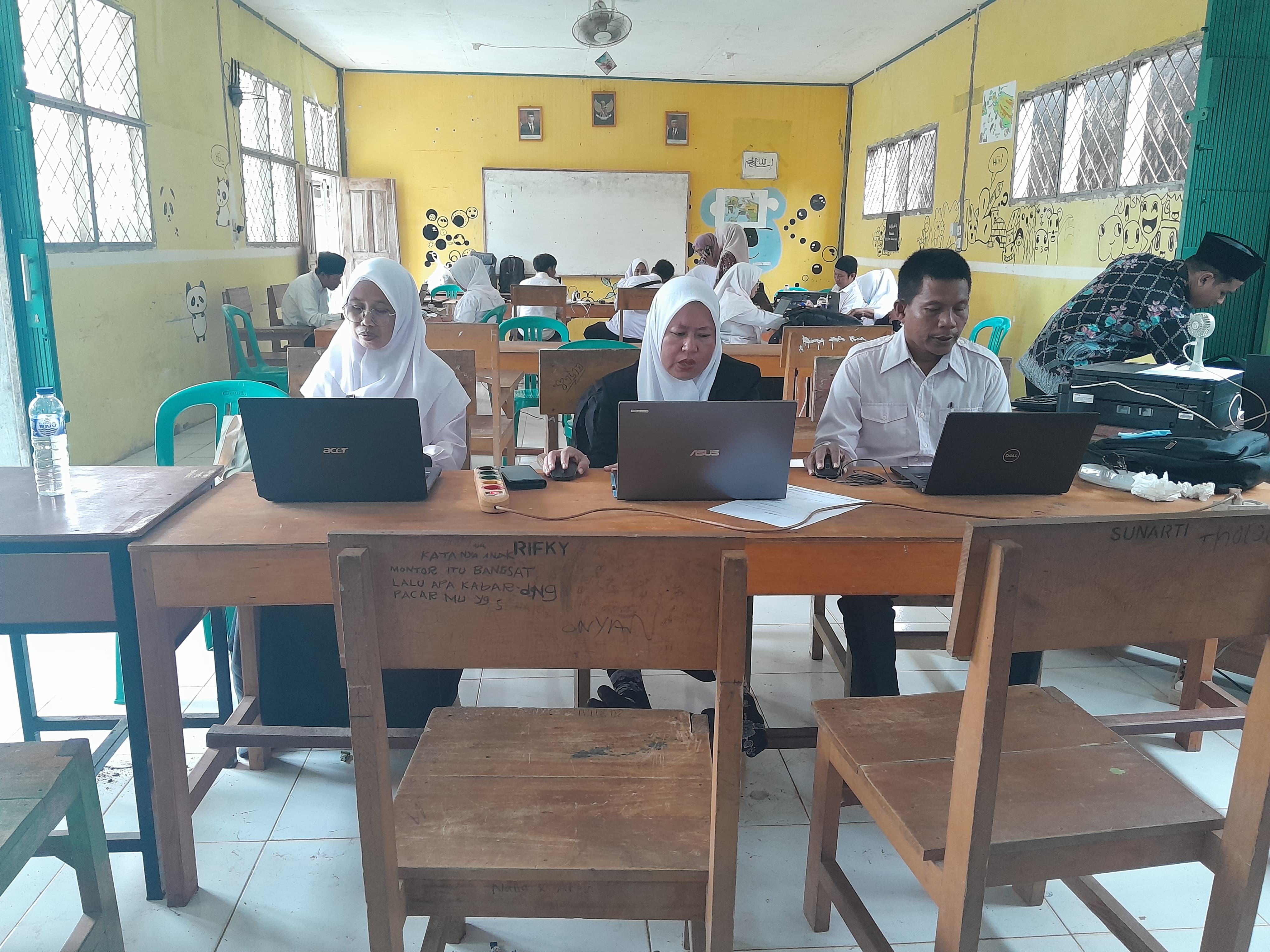 Guru MAN 2 Tanjab Timur Mengikuti Asesmen Kompetensi Guru: Tingkatkan Profesionalisme