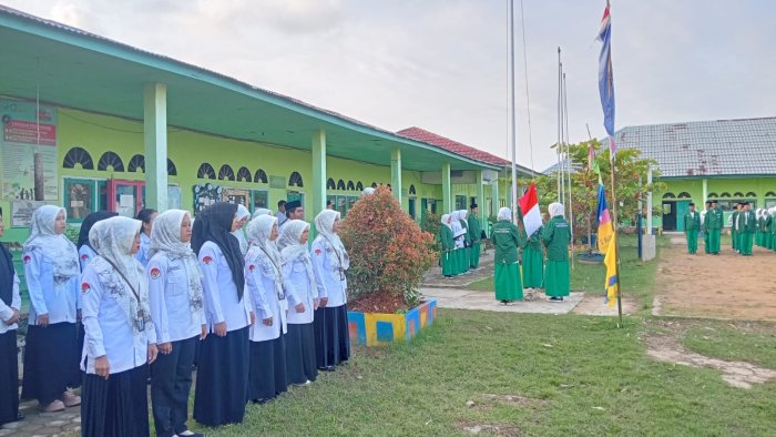 Perkuat Karakter Siswa, Upacara Senin di MAN 2 Tanjung Jabung Timur Tekankan Pentingnya Budaya Bersih