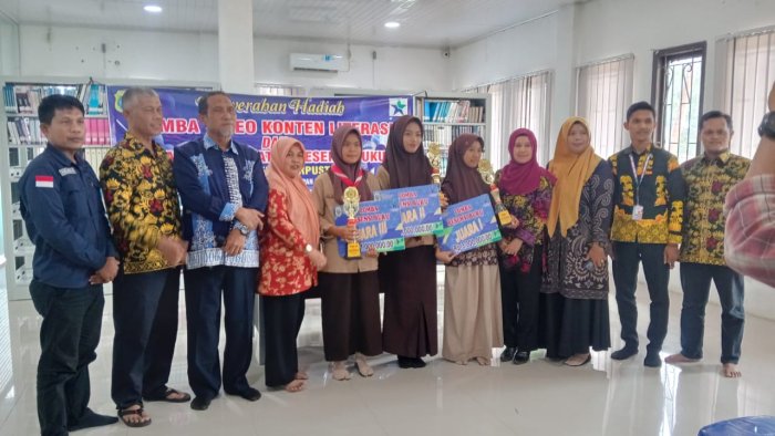 Siswi MAN 2 Tanjung Jabung Timur Raih Juara 3 Lomba Resensi Buku Tingkat Kabupaten