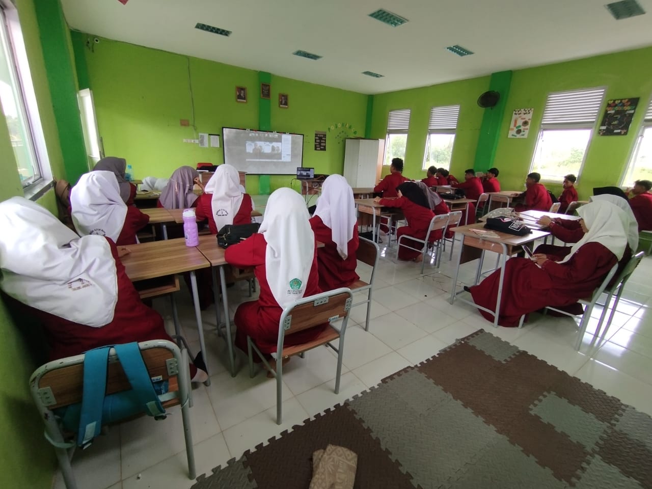 Siswa MAN 2 Tanjabtim Ikuti Webinar Nasional Peringatan Hari Gizi Nasional 2025