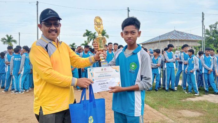 Ahmad Sidiq Raih Juara III Lomba Desain Batik Tanjung Jabung Timur