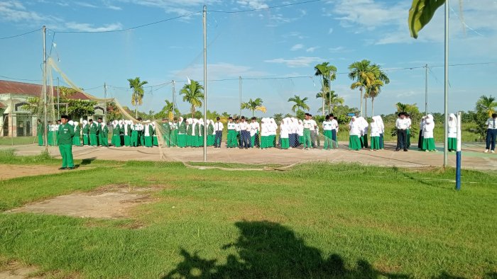 MAN 2 Tanjung Jabung Timur Laksanakan Apel Pagi Hari Pertama Masuk Sekolah