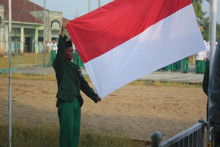 Jadikan Langkah-Langkah Kecilmu Menuju Madrasah Sebagai Langkah Besar untuk Masa Depan