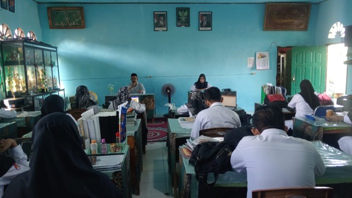 Tentukan Masa Depan Siswa, Kepala MAN 2 Tanjung Jabung Timur Pimpinan Rapat Penetapan Kelulusan Kelas XII