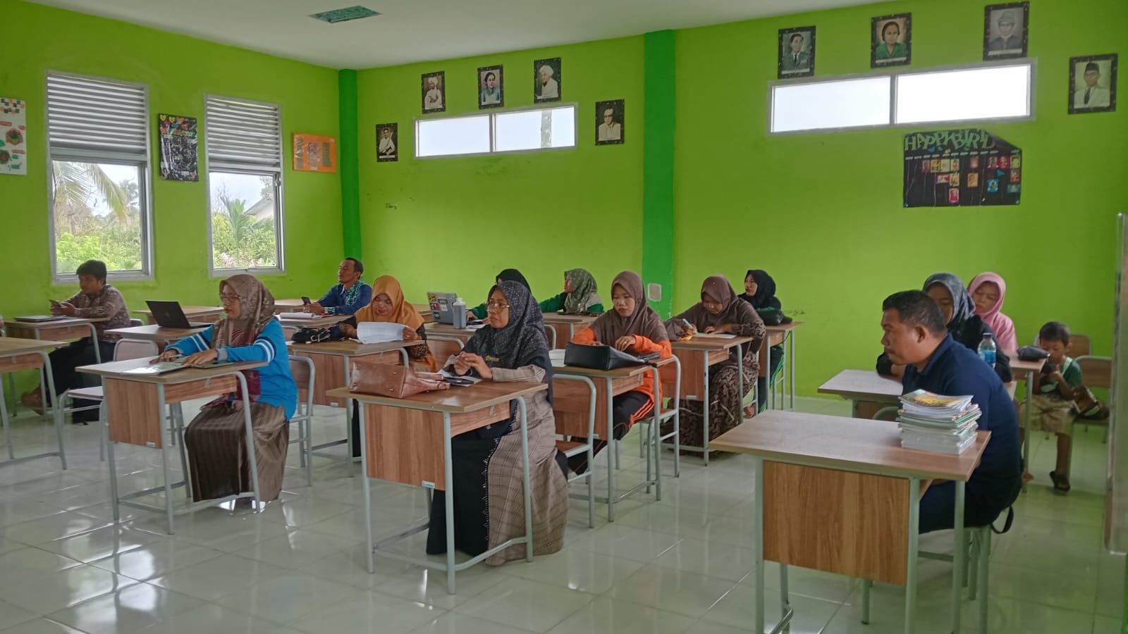 Kepala Madrasah Pimpin Rapat Evaluasi Akhir Semester  