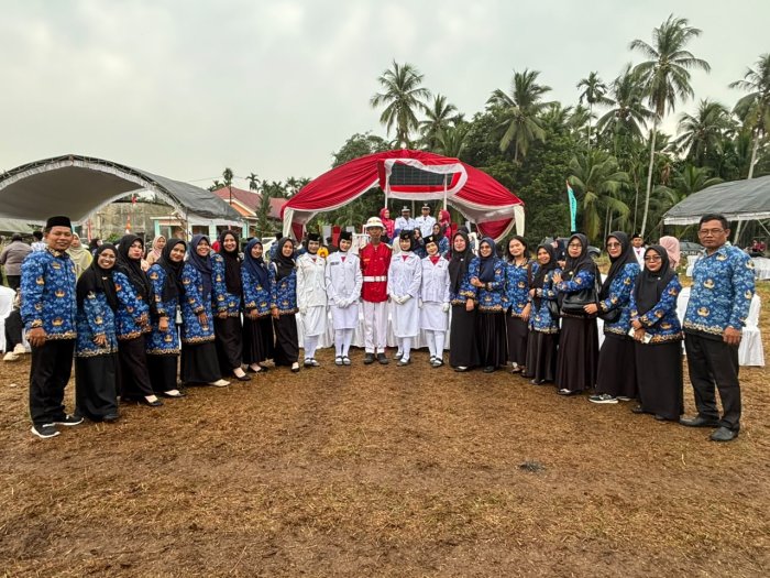 Segenap Majelis Guru dan Staf MAN 2 Tanjab Timur Ikuti Upacara HUT ke-81 RI