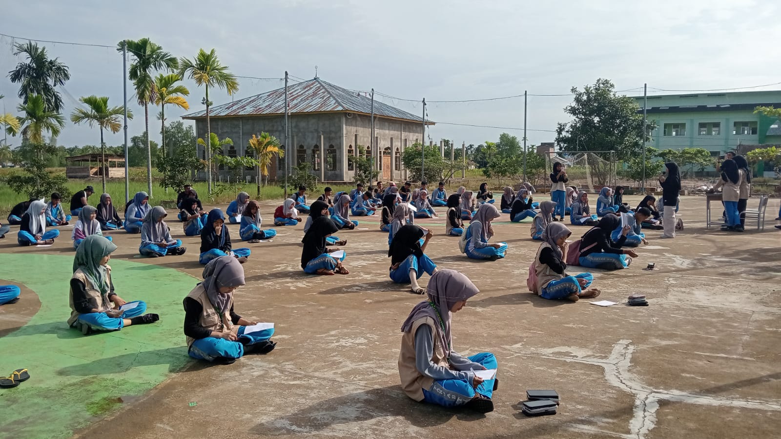OSIM MAN 2 Tanjung Jabung Timur Gelar â€œClass Meeting: Ajang Silaturahmi Antar Kelasâ€