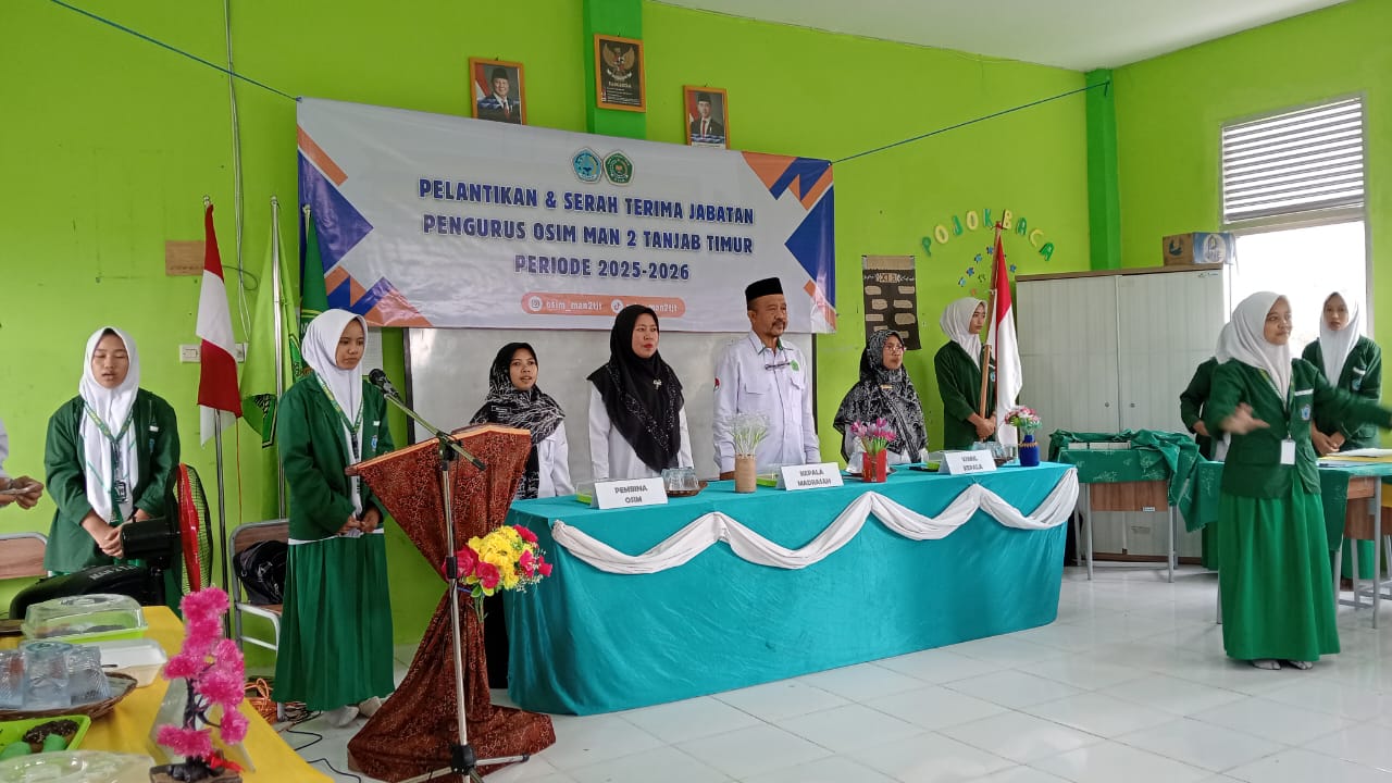 Kepala Madrasah Lantik Pengurus OSIM MAN 2 Tanjung Jabung Timur Periode 2025-2026