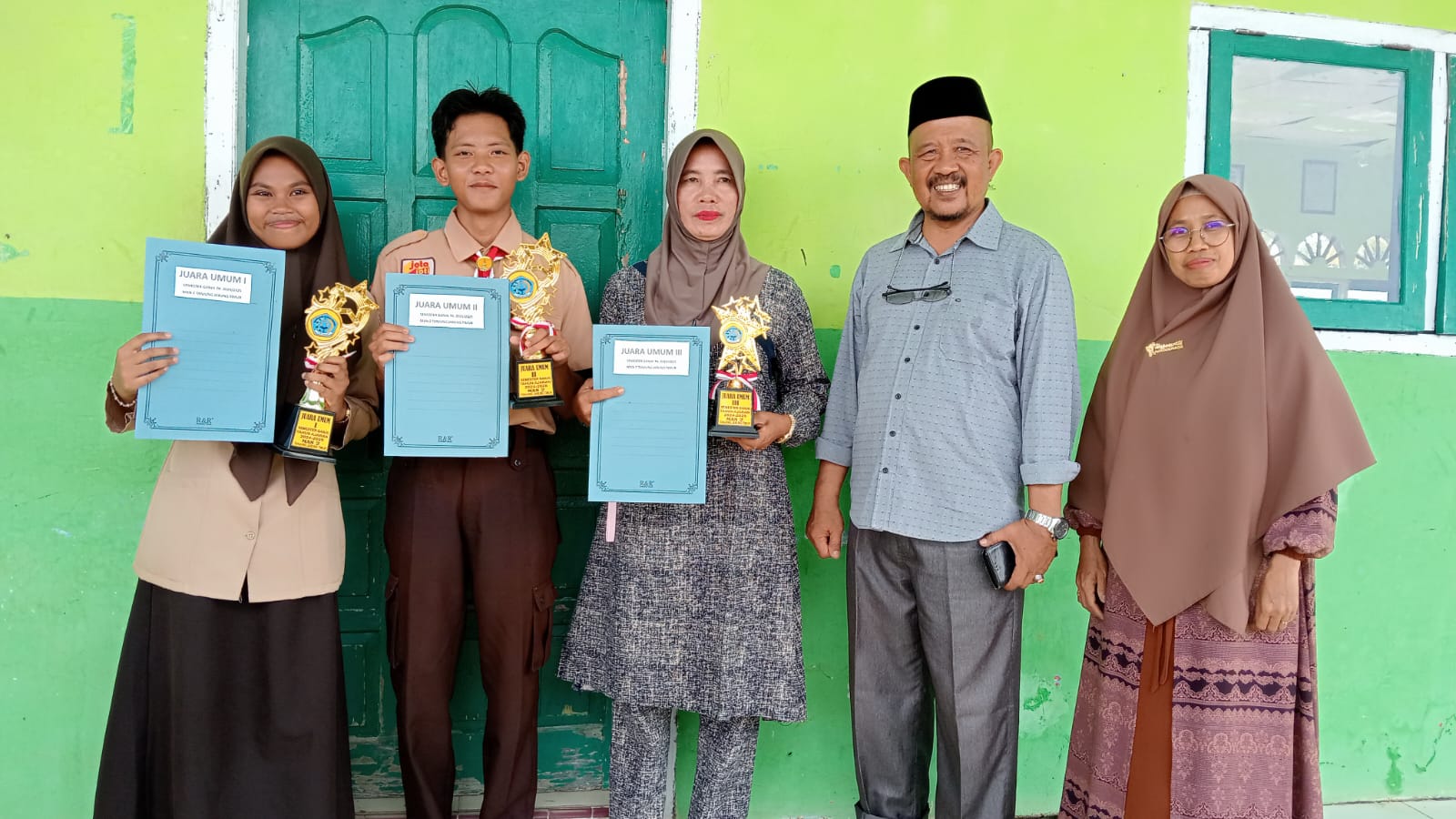 Mira Safitri Raih Juara Umum Semester Ganjil Tahun Ajaran 2024-2025