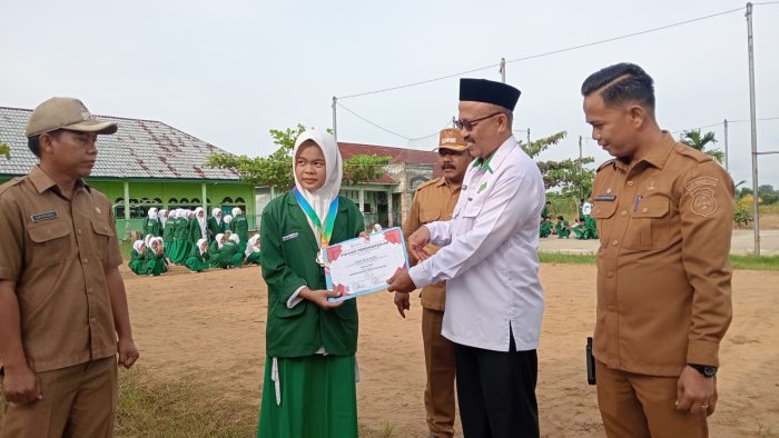 Kasih Julia Putri Harumkan Nama Madrasah, Raih Medali Perak Biologi di ISO 2025