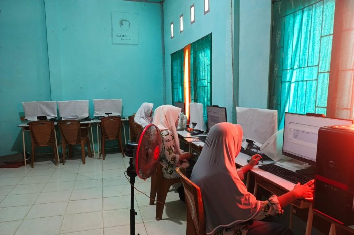 Gali Potensi Ekonomi Islam, Tiga Siswi MAN 2 Tanjung Jabung Timur Ikuti OESN Regional Sumatra Secara Daring