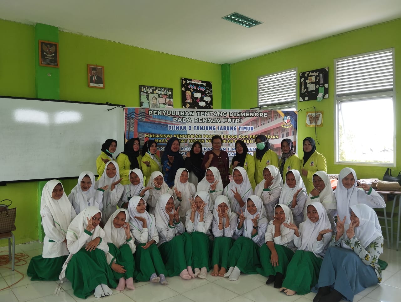 Kampus Unaja  Jambi Gelar Penyuluhan tentang Dismenorea pada Remaja Putri