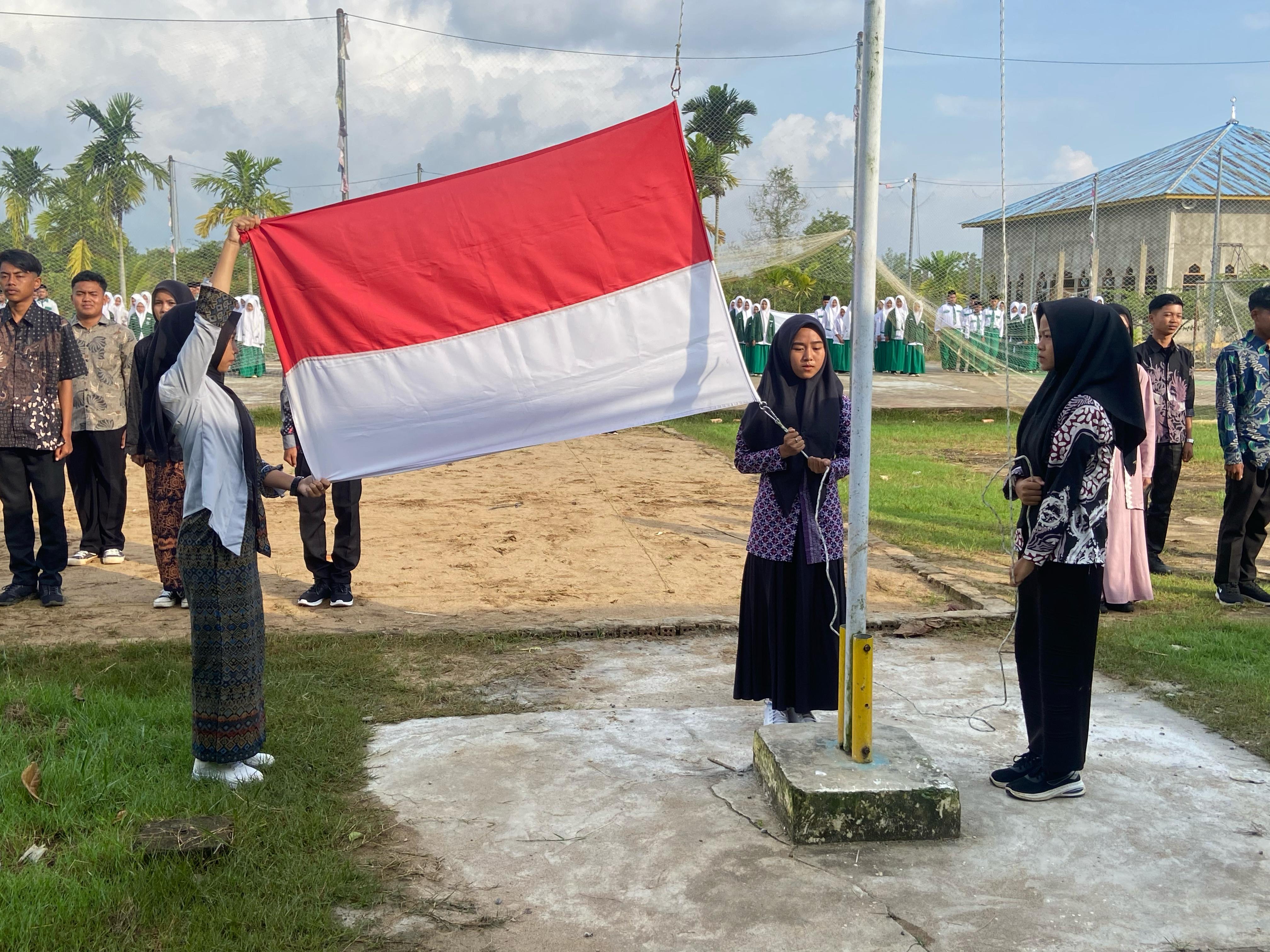 Siswa MAN 2 Tanjung Jabung Timur Kenakan Kebaya dan Batik dalam Peringatan Hari Kartini