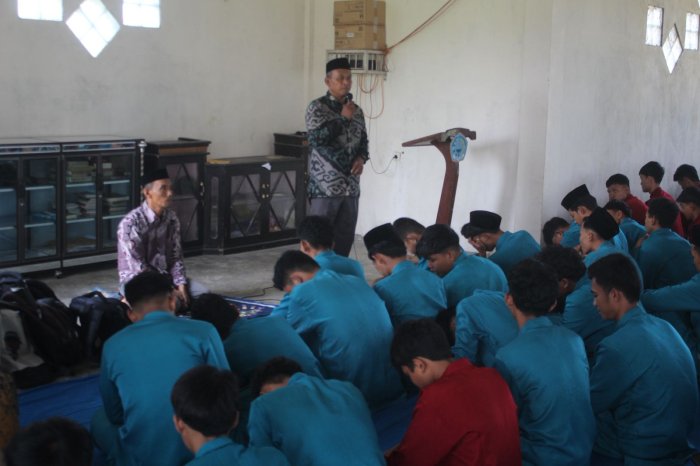 Hadirkan Kesejukan di MAN 2 Tanjab Timur, Pengawas Madrasah Abdul Ngalim Isi BICSAN Penuh Hikamah