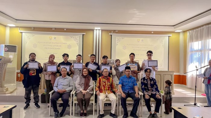 Guru MAN 2 Tanjung Jabung Timur Raih Prestasi Gemilang di Festival Literasi Tingkat Provinsi Jambi Guru MAN 2 Tanjung Jabung Timur Raih Prestasi Gemilang di Festival Literasi Tingkat Provinsi Jambi
