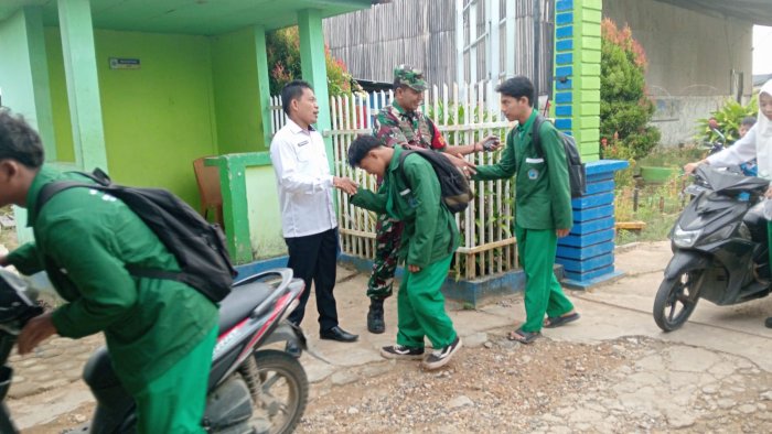 Perkuat Karakter Bangsa, MAN 2 Tanjung Jabung Timur Gandeng Babinsa dalam Pendisiplinan Siswa