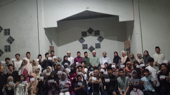 Wujud Kepedulian Sesama, UPZ MAN 2 Tanjung Jabung Timur Salurkan Zakat Profesi kepada 63 Siswa