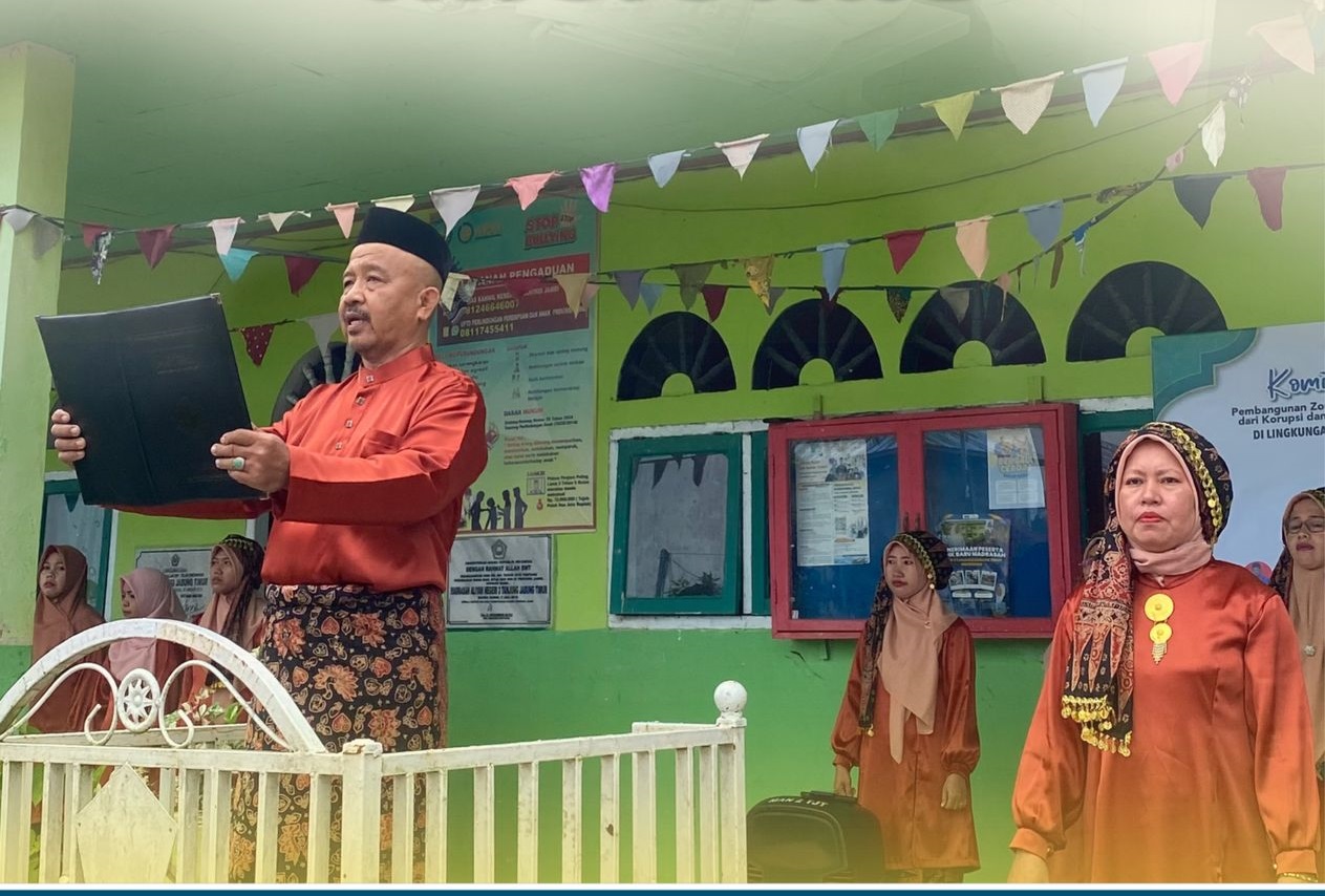 Peringatan Hardiknas MAN 2 Tanjung Jabung Timur: Majelis Guru Tampil Sebagai Petugas Upacara