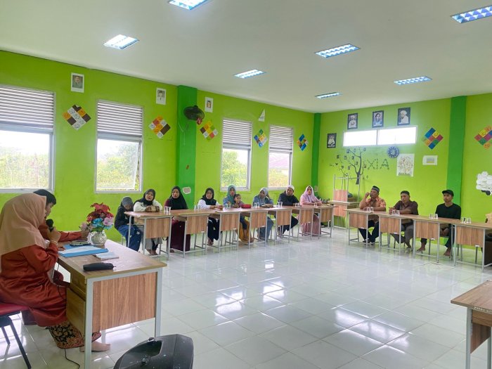 Matangkan Persiapan Wisuda Tahfidz, Ketua Panitia MAN 2 Tanjab Timur Kumpulkan Orang Tua Santri