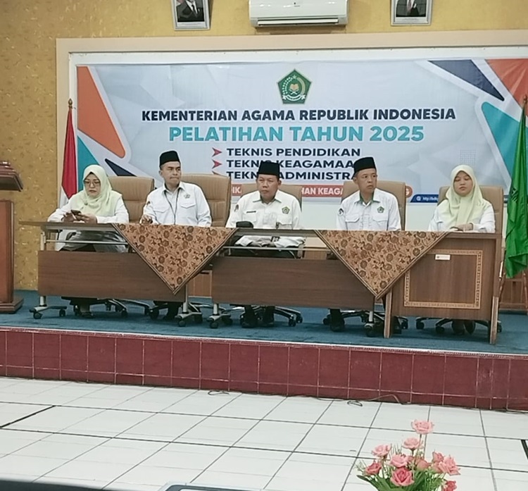 NurAzizah : Pendekatan HOTS Strategi Menuju Siswa Berfikir Kritis dan Kreatif
