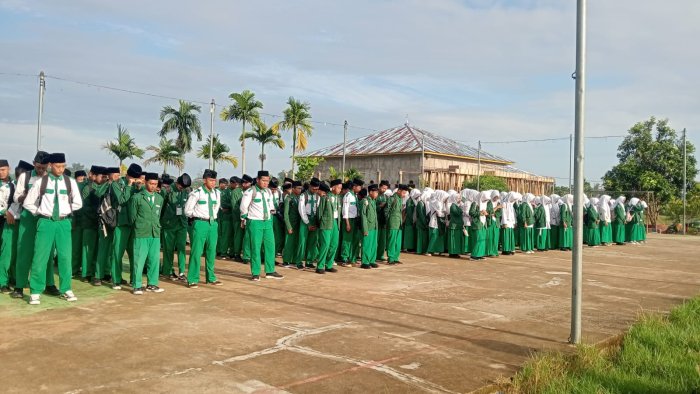 Jelang ASAS Kepala Madrasah Berikan Pengarahan Kepada Siswa Untuk Jujur