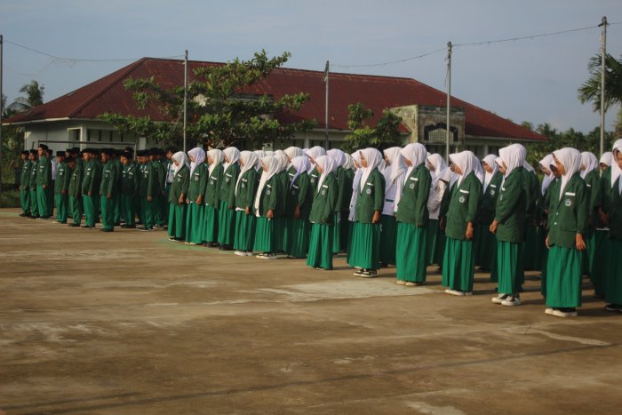 Kepala Madrasah: Melalui Upacara Bendera Merah Putih Tumbuhkan Semangat untuk Lebih Giat Belajar
