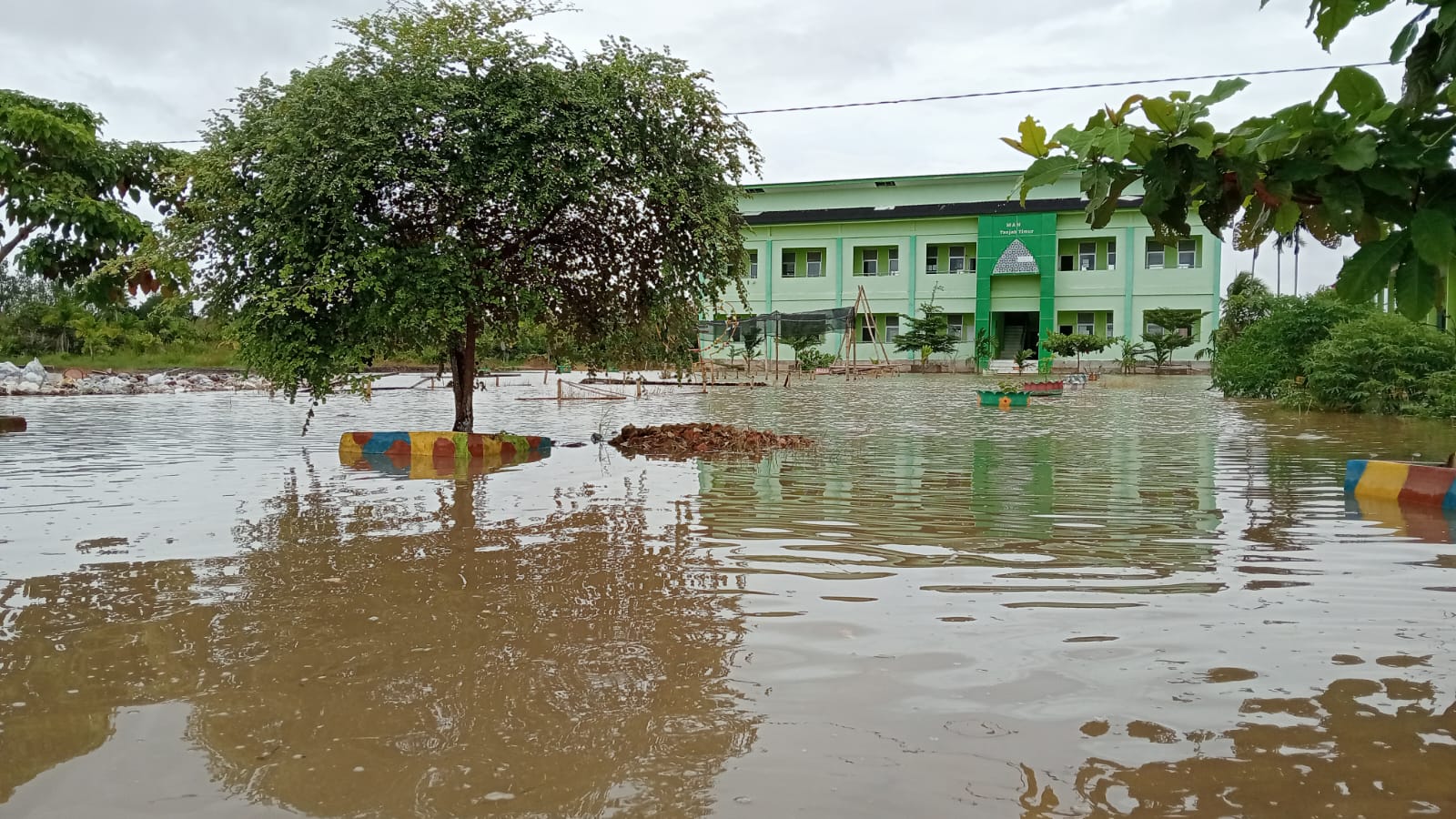 Banjir ROB Kembali Landa MAN 2 TANJUNG JABUNG TIMUR