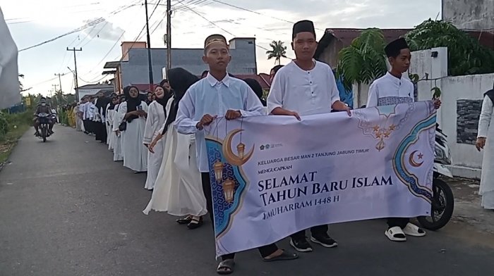 Ratusan Siswa MAN 2 Tanjung Jabung Timur Ikuti Pawai Gema Muharram