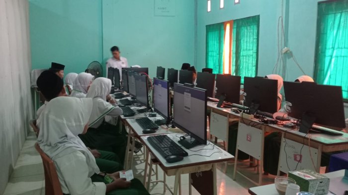Maksimalkan Pemanfaatan Laboratorium Komputer MAN 2 bekerjasama MTsN 1 Tanjung jabung timur dalamPelaksanaan TKA 2026