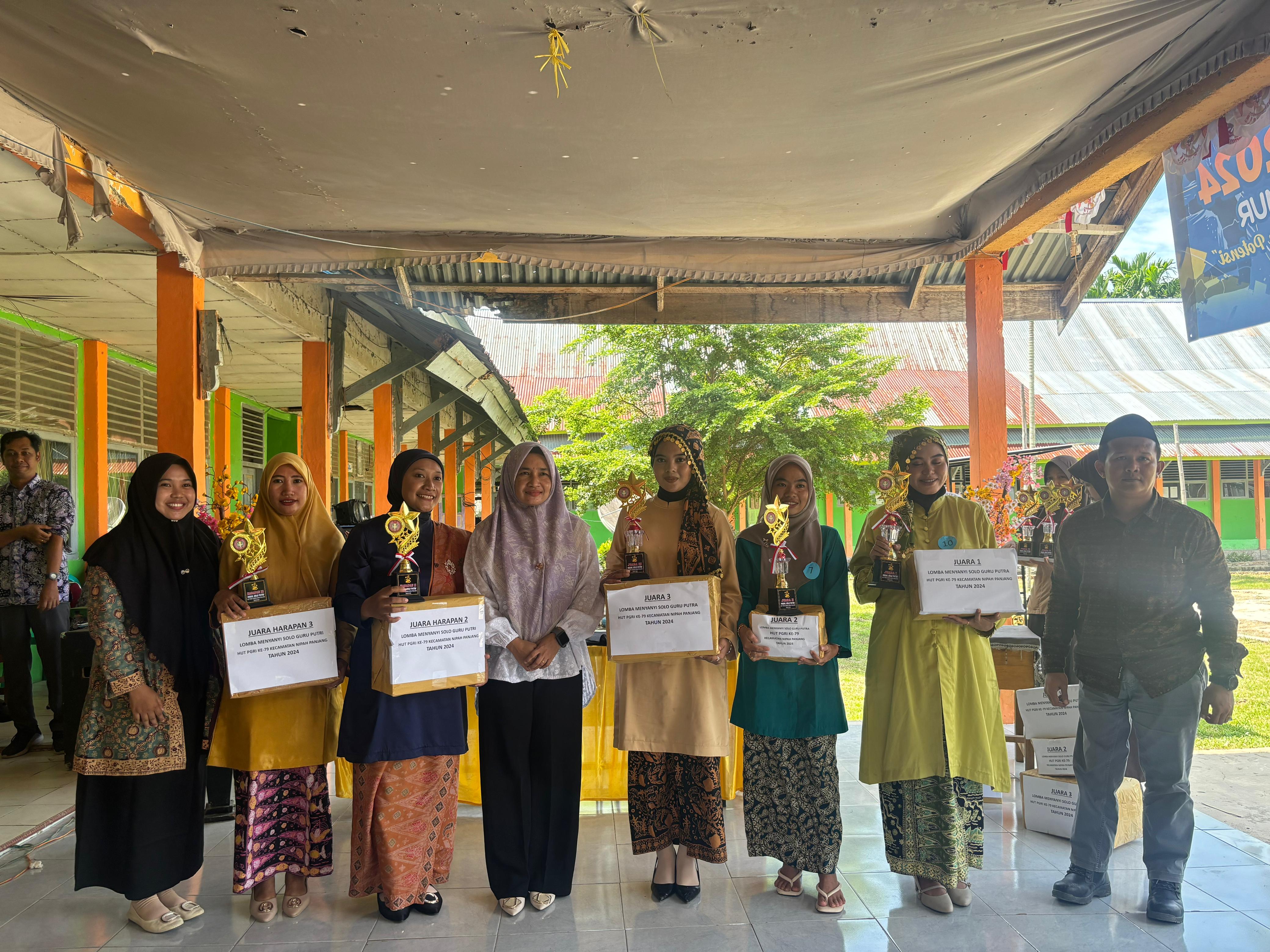 Guru MAN 2 Tanjabtimur Raih Juara Harapan I Lomba Lagu Daerah Jambi 