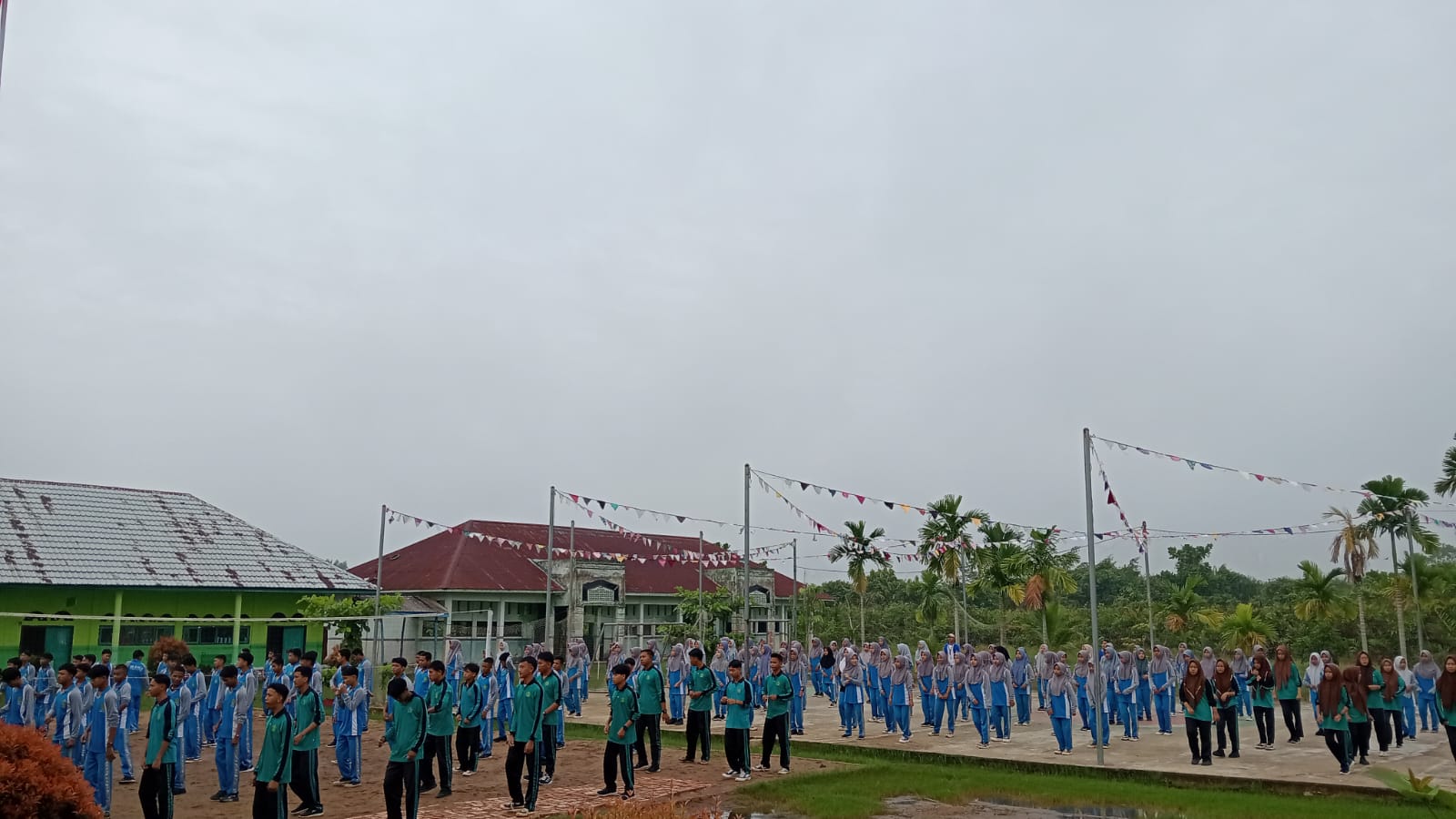 Senam RutinTingkatkan Kebugaran Jasmani Siswa di MAN 2 Tanjung Jabung Timur  