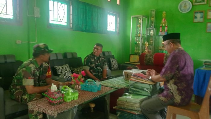 Kapten Indar Sinaga, Danramil Nipah Panjang, Sambangi MAN 2 Tanjung Jabung Timur untuk Pantau Pelaksanaan MBG