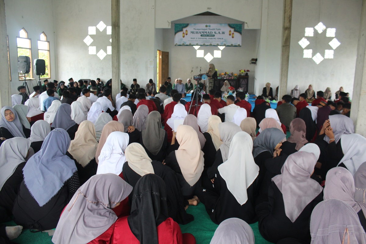 Peringatan Maulid Nabi Muhammad SAW di MAN 2 Tanjabtim: Menumbuhkan Karakter Generasi Muda yang Islami 