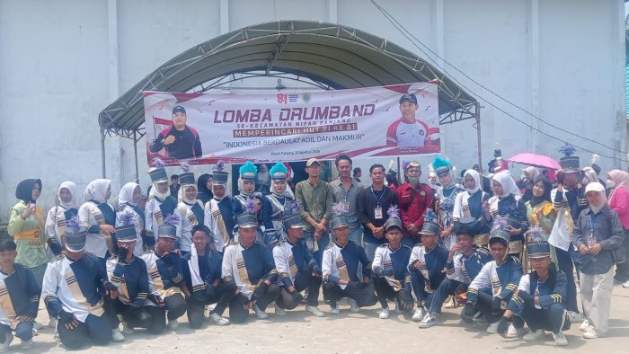 DB Bahana Mutiara 2 Tampil Memukau di Hadapan Warga Nipah Panjang DB Bahana Mutiara 2 Tampil Memukau di Hadapan Warga Nipah Panjang