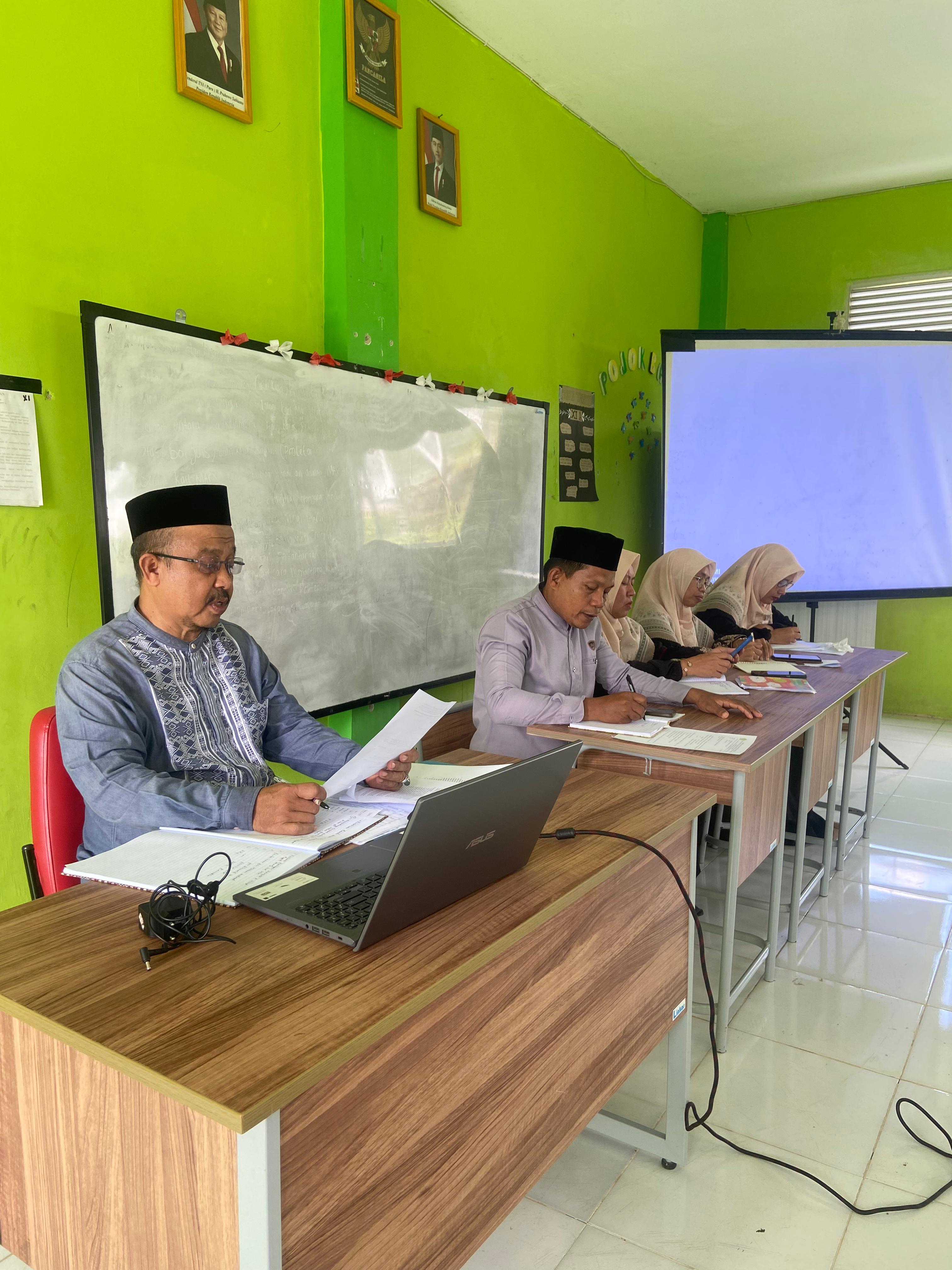 Kepala Madrasah  Pimpin Rapat Awal Semester Genap