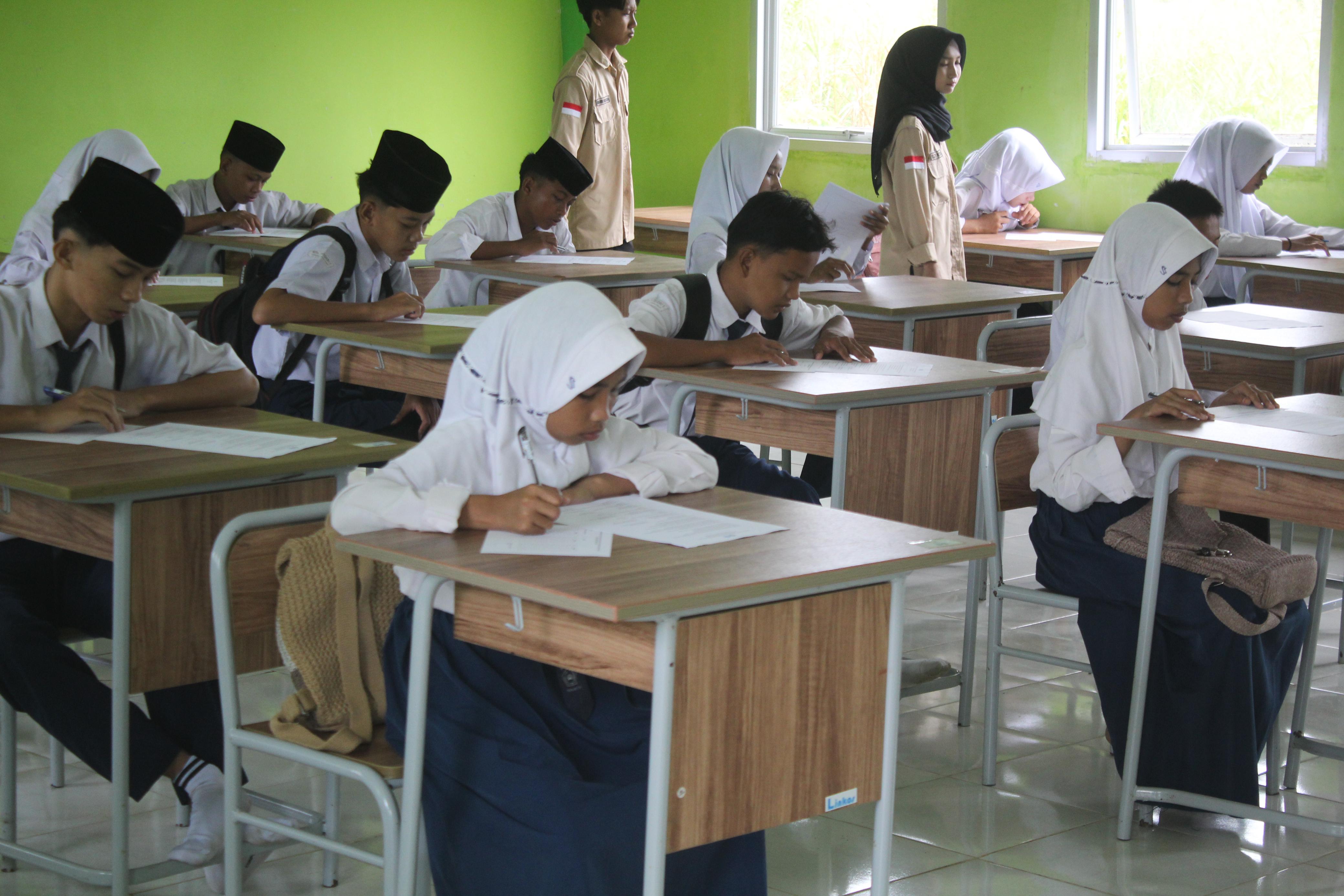 Calon PDB MAN 2 Tanjung Jabung Timur Ikuti Tes Tertulis, Baca Al-Qur'an, dan Wawancara