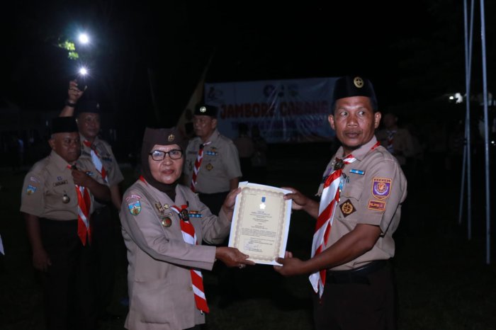 Kamabigus dan Ketua Gudep MAN 2 Tanjung Jabung Timur Terima Penghargaan Pancawarsa dari Kwarda Jambi