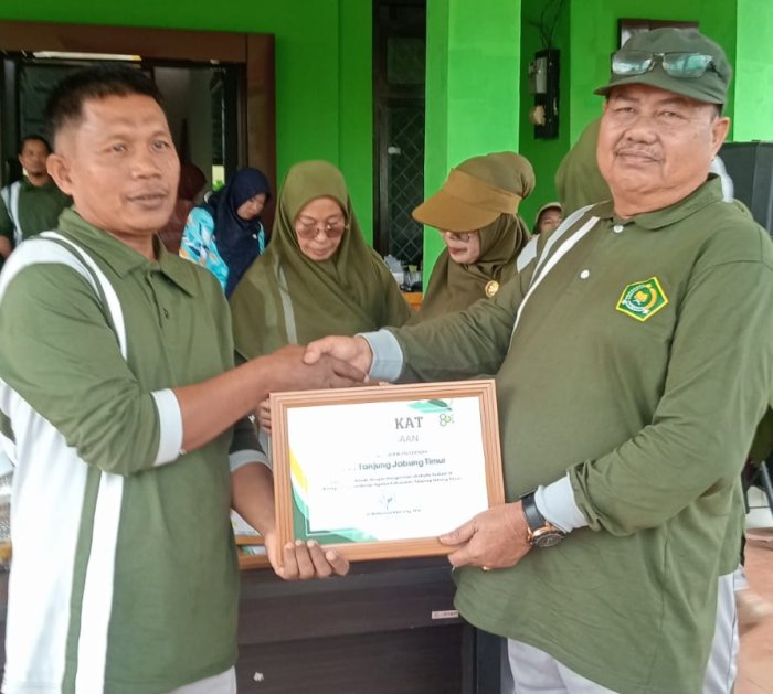 Pengelola Media Sosial dan Website MAN 2 Tanjung Jabung Timur Raih Penghargaan dari Kakemenag